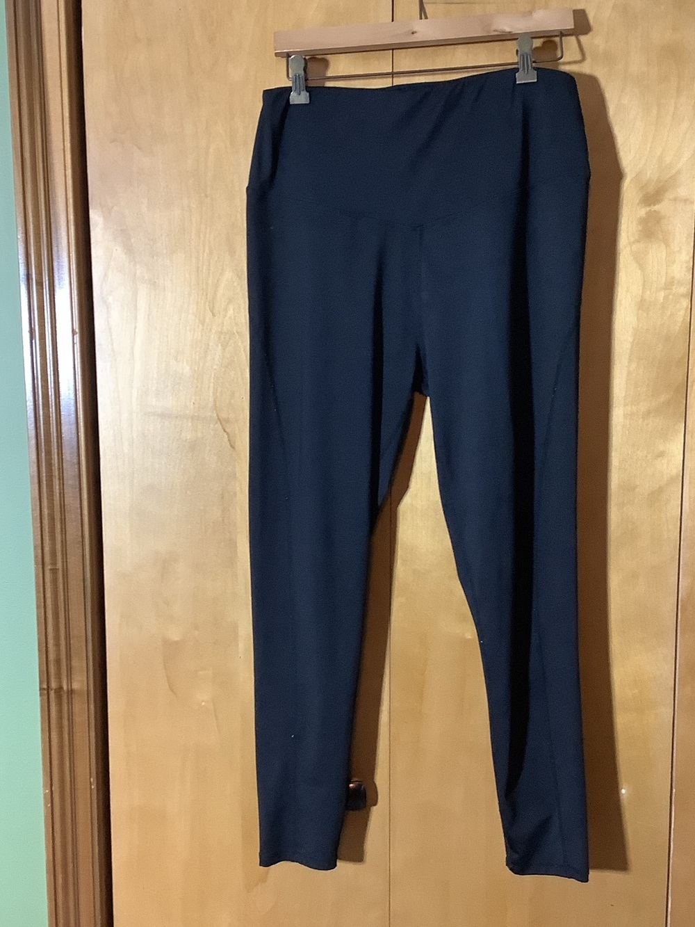 Serena Williams black yoga pants, size large